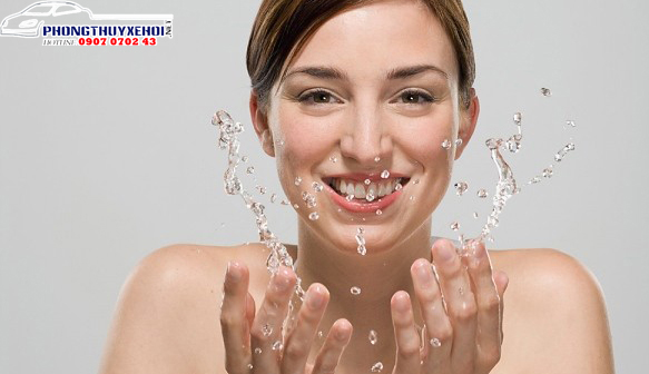 Rửa mặt có tác dụng ngăn ngừa các sóng điện từ gây kích ứng lên da